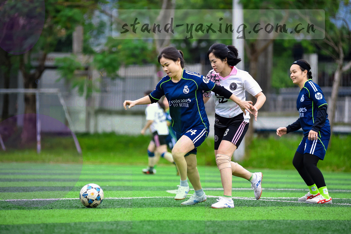 纵向联赛频道条与上下排序箭头示意，低饱和彩条区分不同联赛